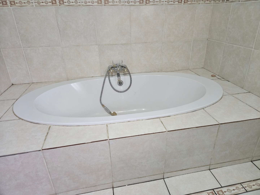 To Let 4 Bedroom Property for Rent in Verwoerdpark Northern Cape